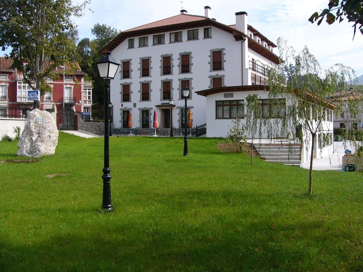 Hotel El Tilo Panes Exterior foto