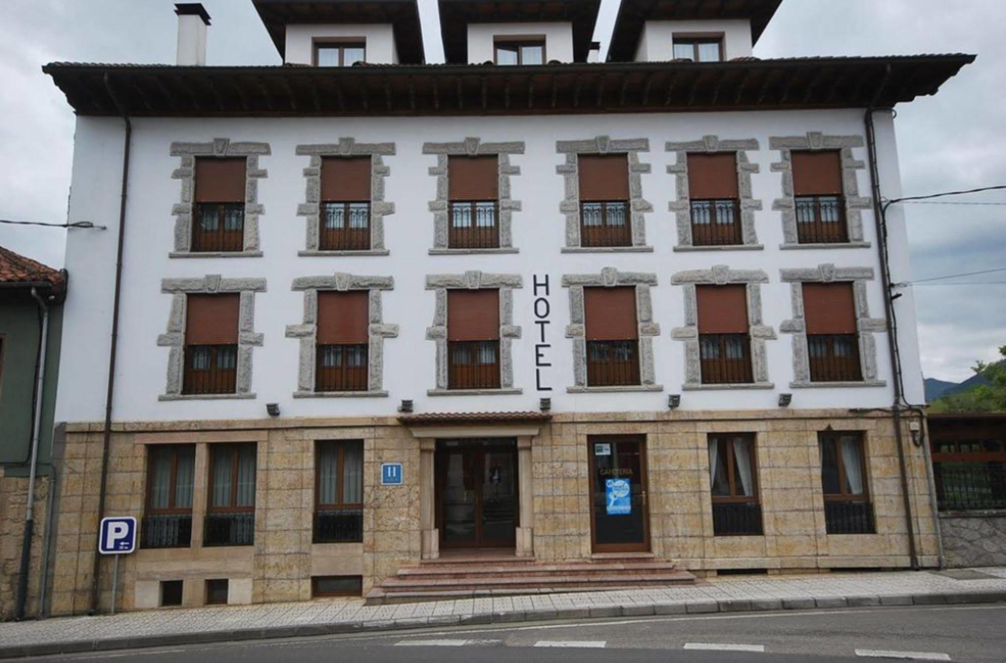 Hotel El Tilo Panes Exterior foto